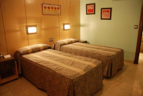  Hostal Los 5 Pinos  Мадрид